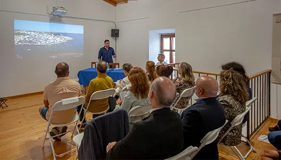 Apresentação de um projeto digital perante uma audiência