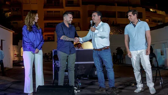 Evento noturno de apresentação da identidade de Armação de Pêra